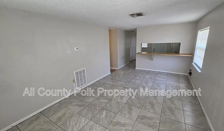 110 Stephenson Ave — Photo 4