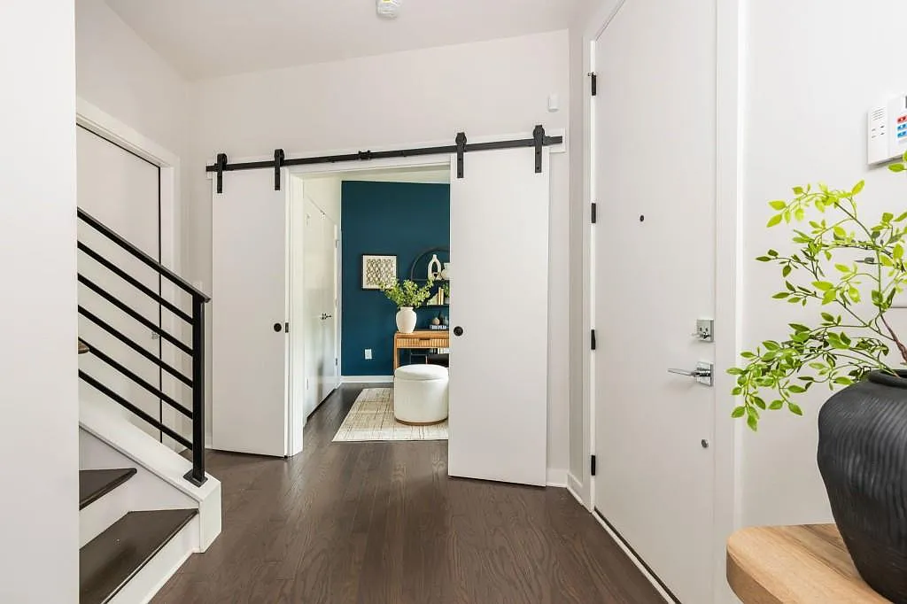 4 bed, 3.5 bath, 1925 sqft, $3,750 — Photo 4