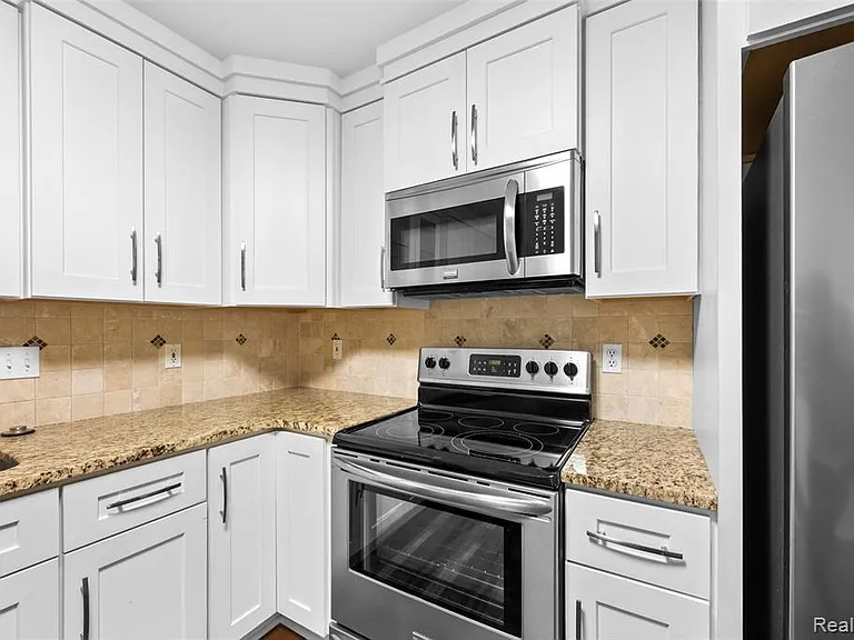 4911 Oak Hill Dr #3 — Photo 5