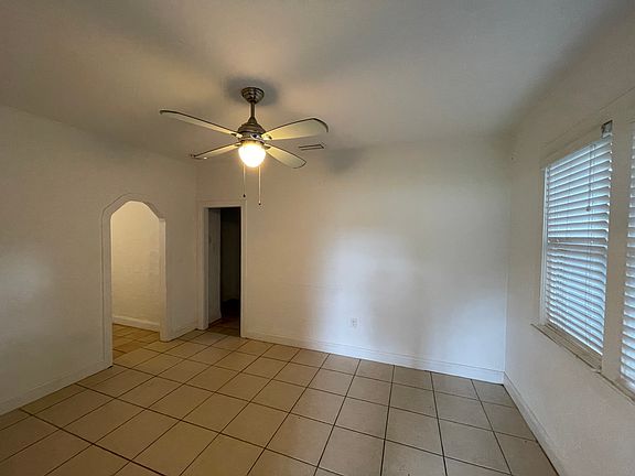 4th image of 1010 W Indiana Ave