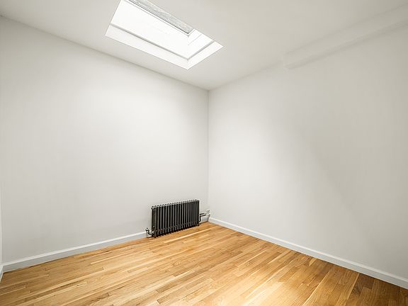 4th image of 656 Dean St APT 4