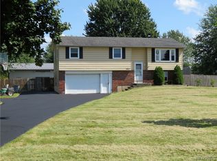 4813 Cottage Rd, Lockport, NY 14094