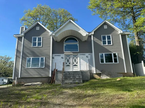44 Central Dr, Nanuet, NY 10954