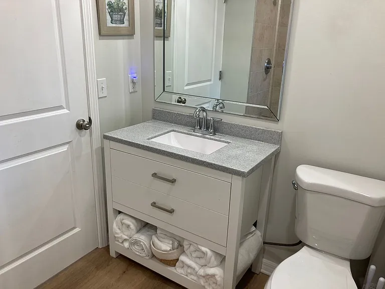 815 College St NW — Photo 15
