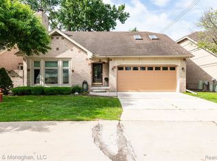 22564 Van Ct, Saint Clair Shores, MI