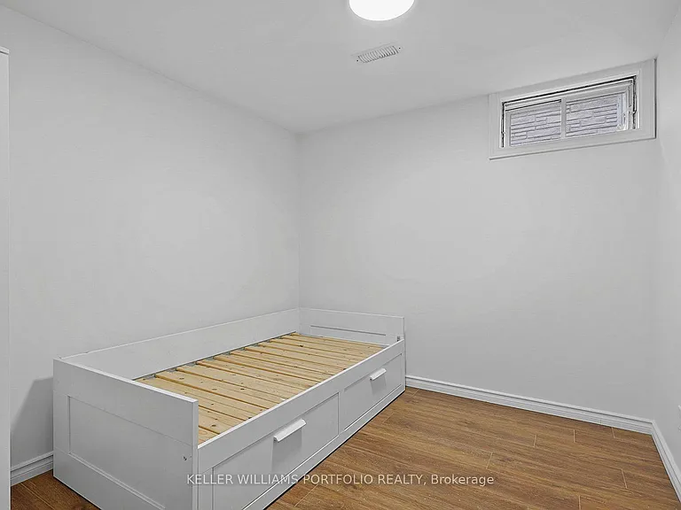 68 Athabasca St — Photo 37