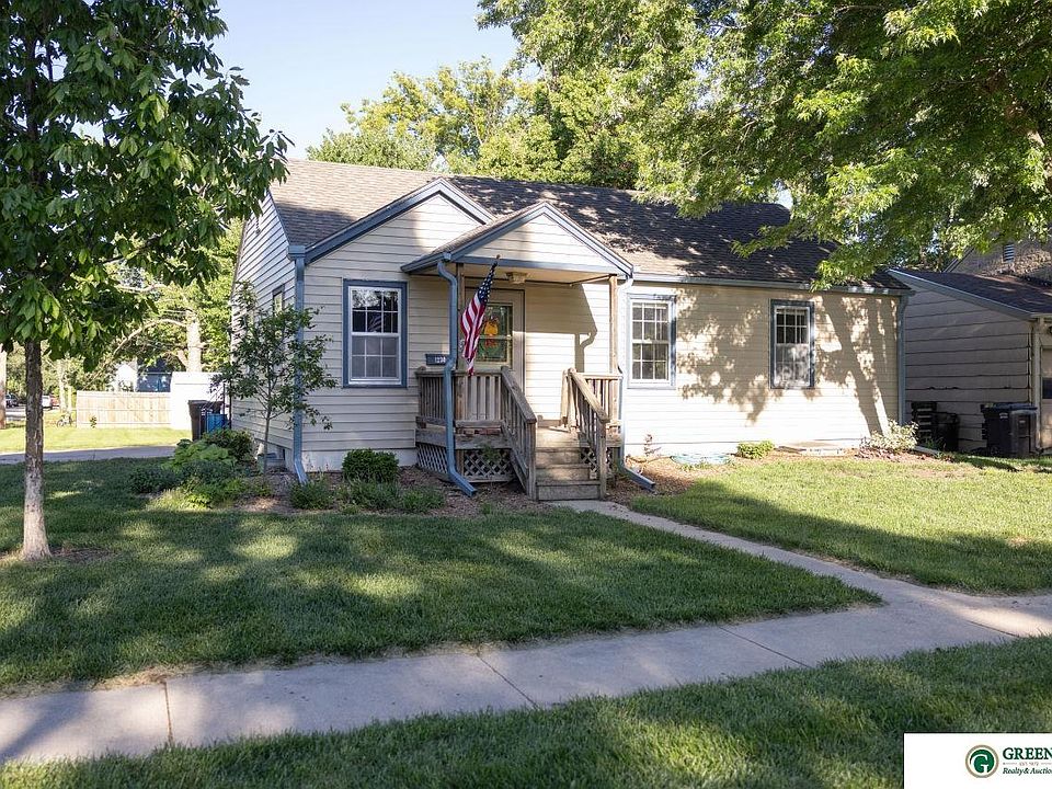 1st image of 1230 N Blackburn Ave