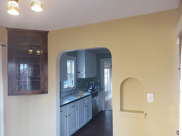 Also see this for example of sunlight during the day in the dining room & looking into kitchen