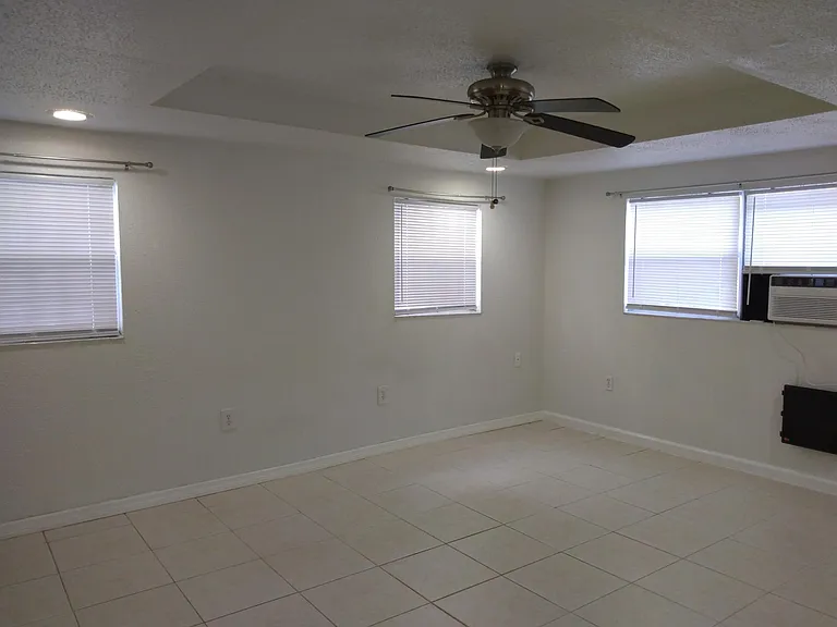 1919 W North A St #2 — Photo 12