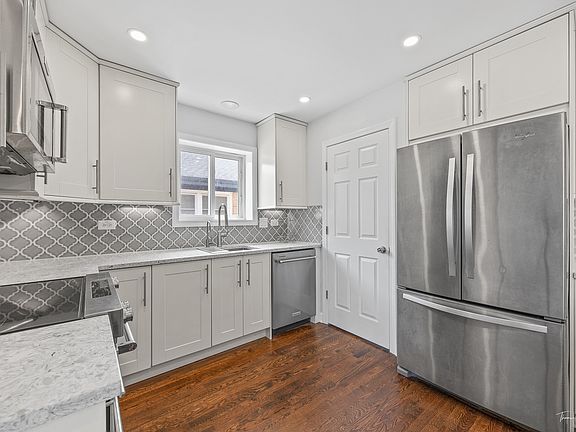 3rd image of 4928 N Sayre Ave