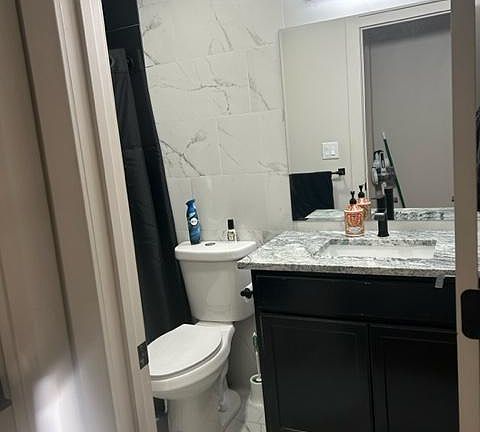 4th image of 384 E Doreen St