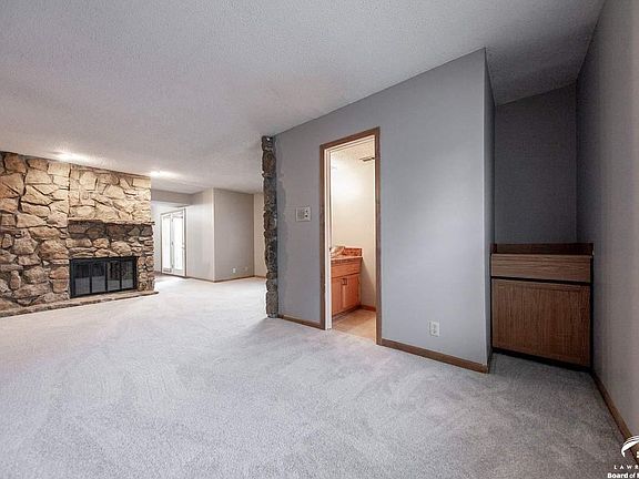 2716 W 24th Lawrence, KS listing photo #4