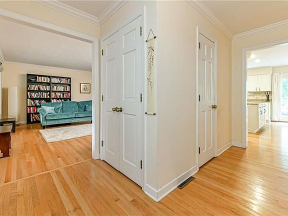 2nd image of 2565 Barnwood Dr