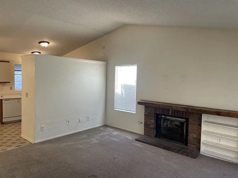 204 Meadowbrook Ct — Photo 5