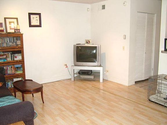 2nd image of 2034 N Wolcott Ave #1R