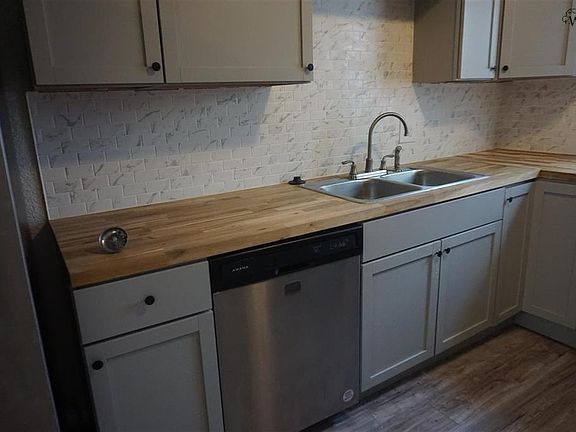 4th image of 2733 Roanoke Dr