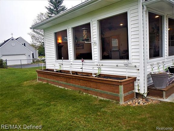 5th image of 1086 Red Barn Dr
