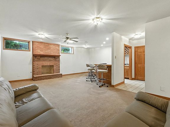 4th image of 15141 Arbor Dr