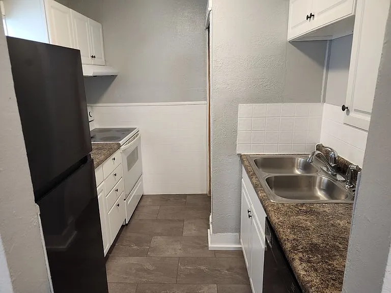 1806 Jefferson Ave — Photo 4
