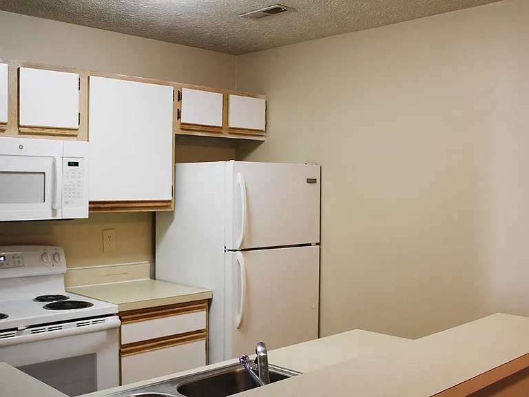 Eagle Crest Apartments — Photo 23