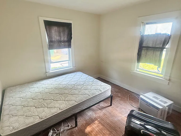 1746 N Woodford St — Photo 7