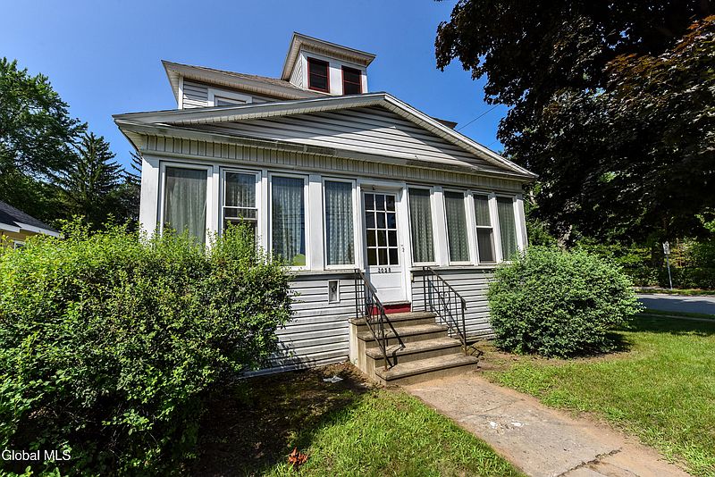 3rd image of 3058 Albany Street