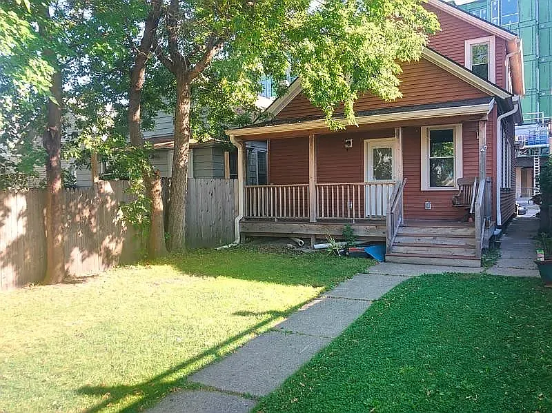 3 bed, 1700 sqft, $2,170 — Photo 2