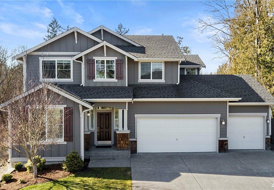 Welcome home to Vista Heights located in convenient Jovita Heights~Built in 2013, this 4 bedroom, 3.25 bath home offers space for everyone~Privacy abounds with open space around you~3 car garage, A/C