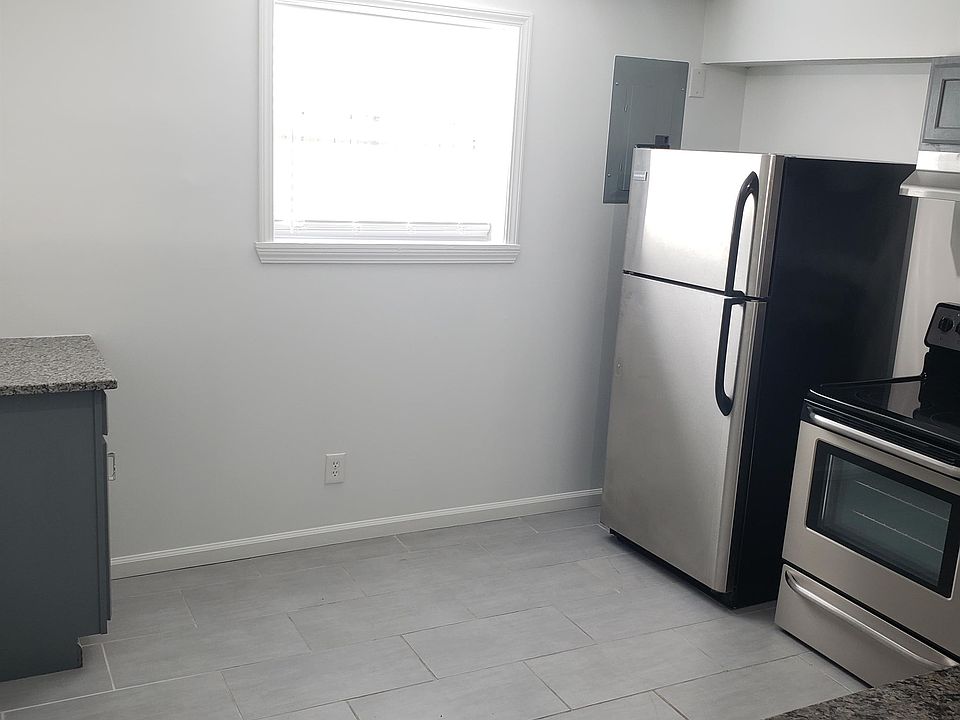 1st image of 4119 Mission Rd #8