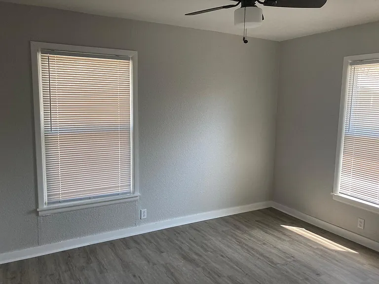 211 W Church St — Photo 10