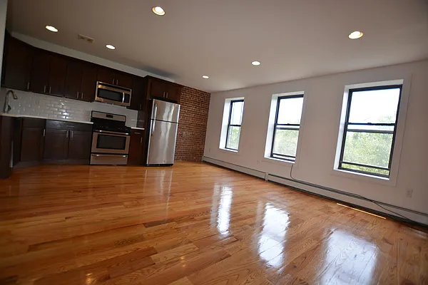 Rented by Makover Group Inc | media 31