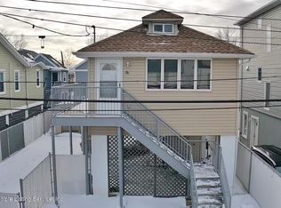 26 Milbank Rd, Staten Island, NY 10306