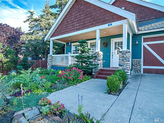 The landscaping is absolutely gorgeous!