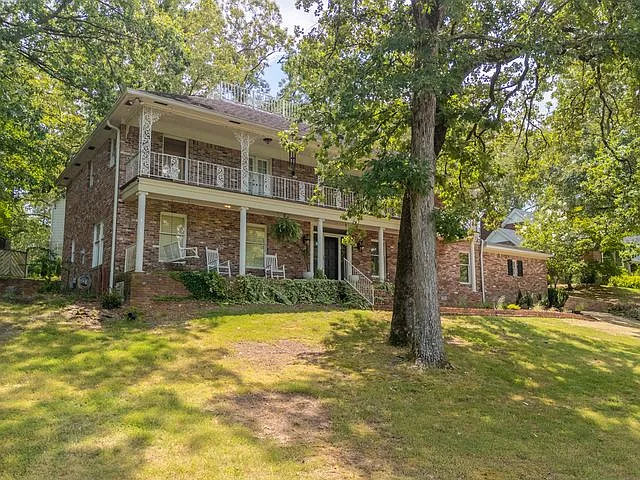 112 Leigh Cir — Photo 1