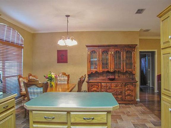 4th image of 1437 Oakwood Dr
