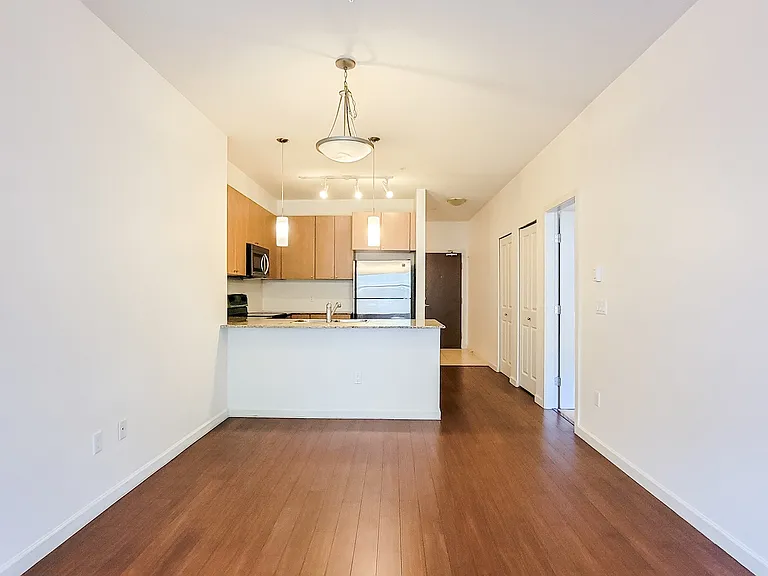 2477 Kelly Ave #213 — Photo 4