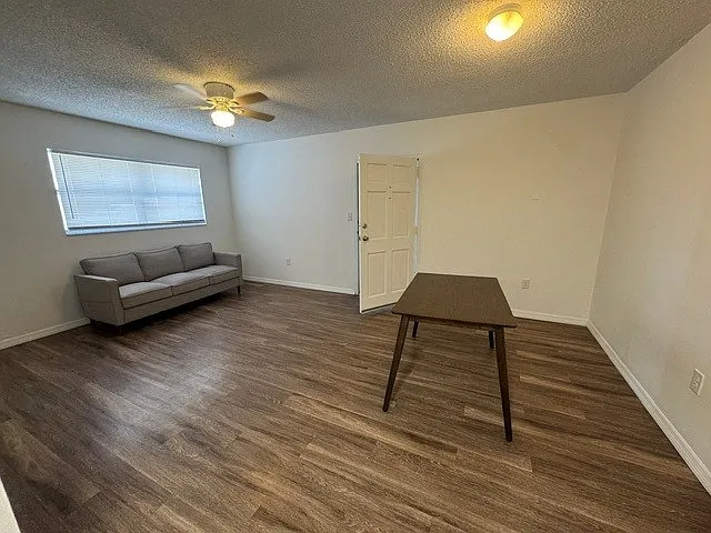 1 bed, 582 sqft, $1,300 — Photo 4