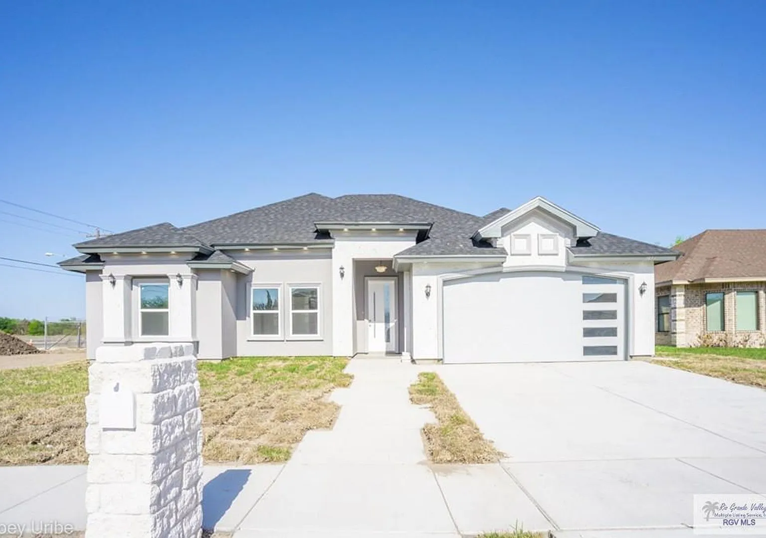 1434 W White Oak Dr.-3bd/2bth/2gar — Photo 1