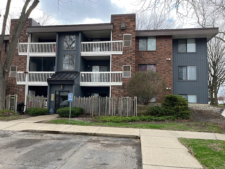 709 Fieldstone Ct #19 — Photo 1