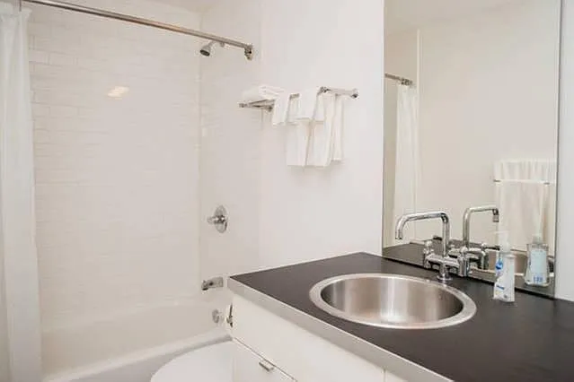 2404 Thorndyke Pl W #9 — Photo 10