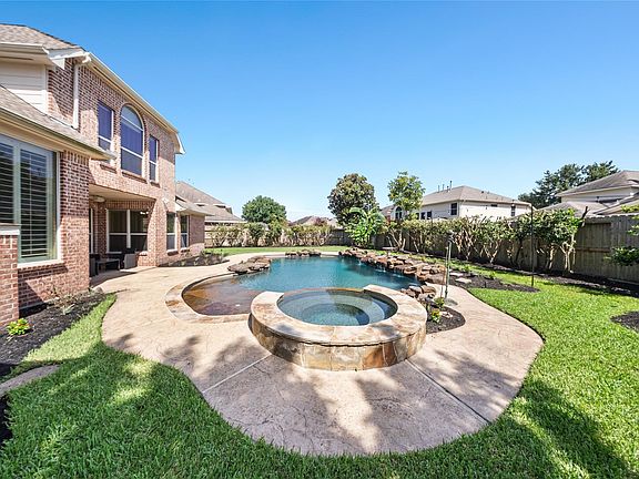3rd image of 11803 Silverwood Bend Ln