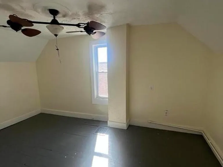 1351 Capouse Ave — Photo 9