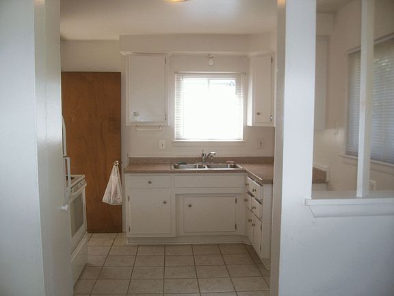 4th image of 474 Emerson Ave