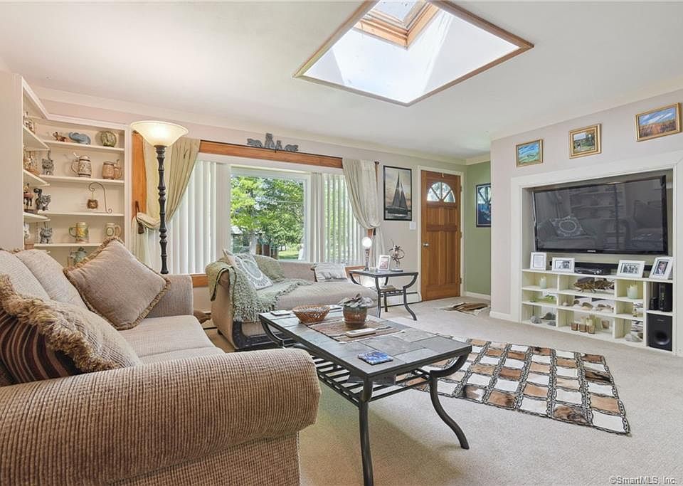 40 Carriage Hill Dr E, Niantic, CT 06357 MLS 170570263 Zillow