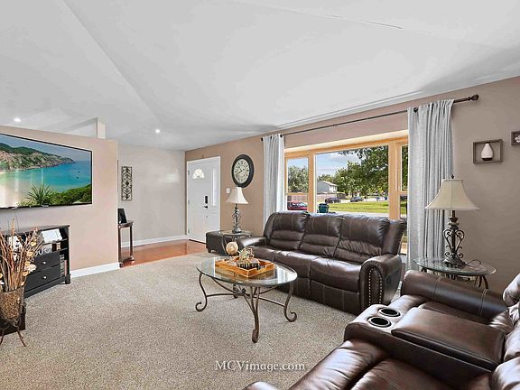 5th image of 7404 W Benton Dr