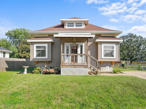 747 E 2nd St, Hastings, NE 68901