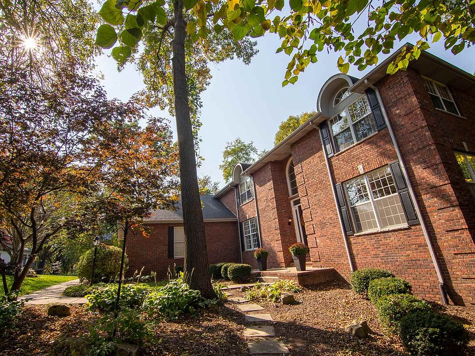 2520 Old Freeport Ct, Bettendorf, IA 52722 Zillow
