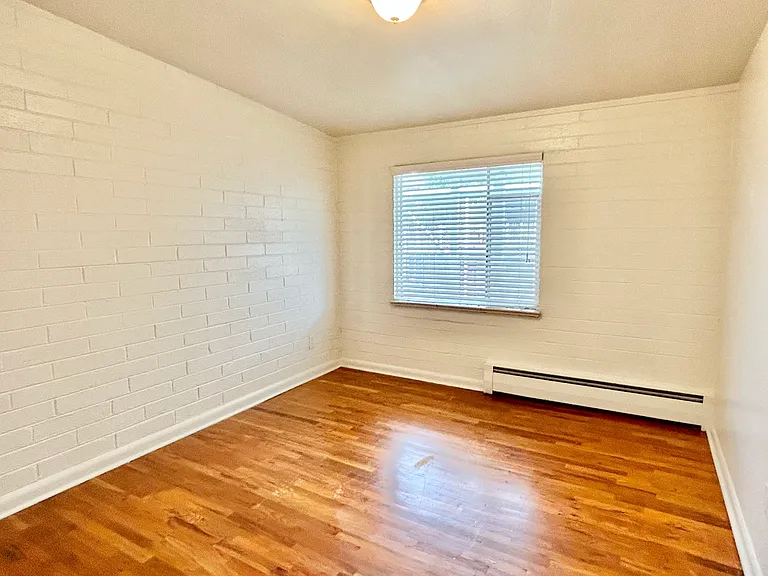Catalina Apartments — Photo 40