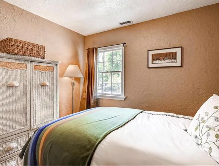 3 bed, 1232 sqft, $3,100 — Photo 3