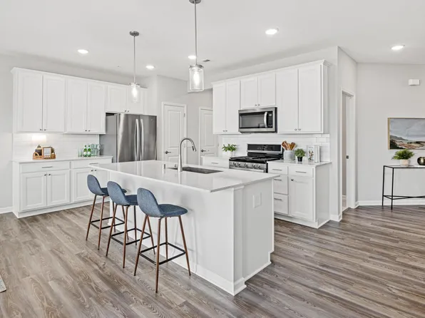 9541 4th St N, Lake Elmo, MN 55042